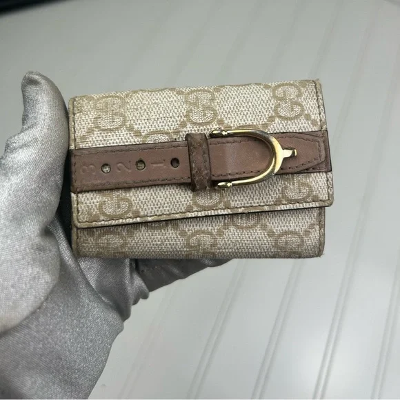 Gucci White and Pink GG 6 Ring Holder Wallet Case - Picture 4 of 11